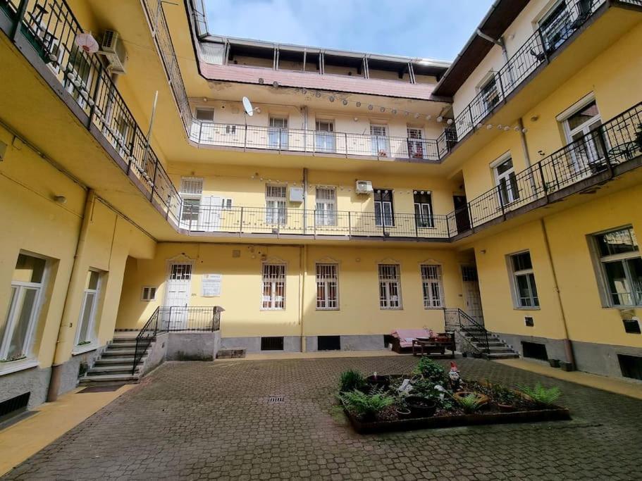 Vintage Apartman In City Center Μίσκολτς Εξωτερικό φωτογραφία